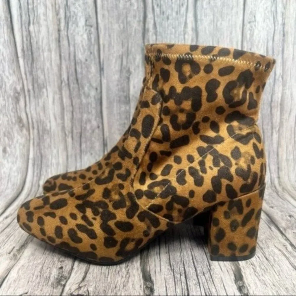 Sugar Itsie Women's Size 10 Leopard Stretch Ankle Boots - Picture 2 of 8